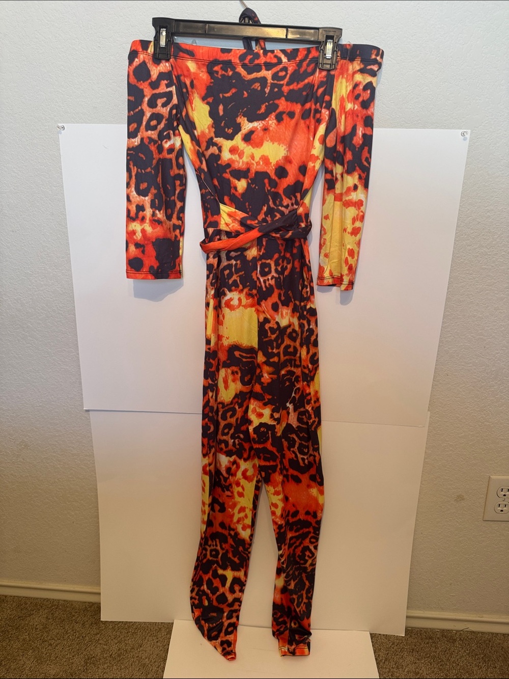 Love highlight Off-Shoulder Tie-Waist Jumpsuit in Orange Leopard Print size m